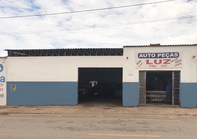 Fachada real da Auto Peças Luz em Crixás-GO